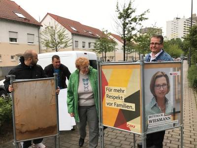 Vorbereitungen für den Straßenwahlkampf - Vorbereitungen für den Straßenwahlkampf